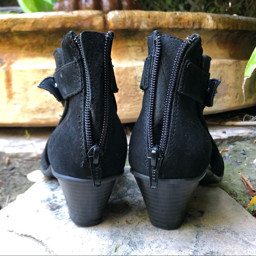 New-In-Box Earth Leather Sandals - Picture 5 of 7
